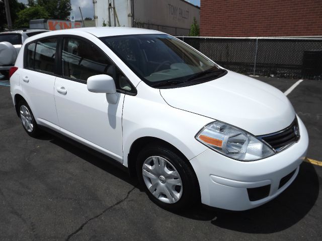 Nissan Versa 2011 photo 1