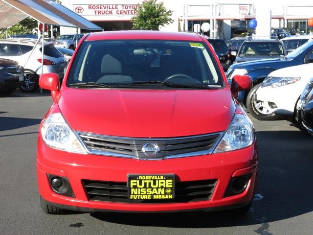 Nissan Versa 2011 photo 3