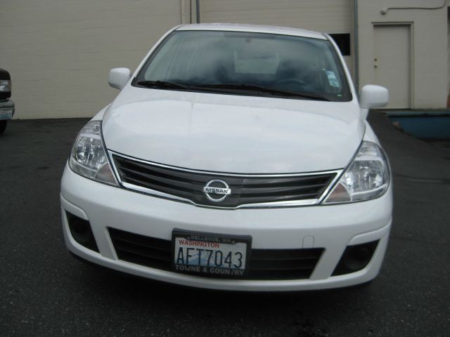 Nissan Versa 2011 photo 3