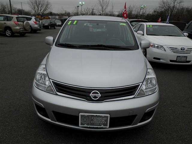 Nissan Versa 2011 photo 2