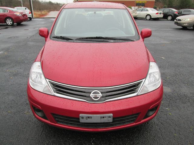 Nissan Versa 2011 photo 1