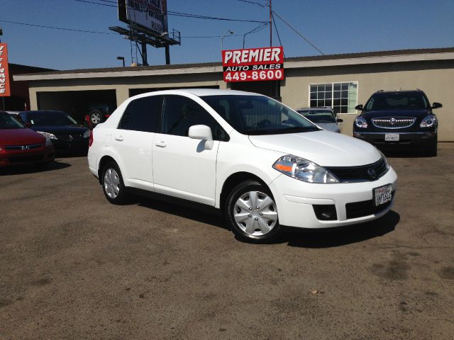 Nissan Versa Crew Cab Standard Box 2-wheel Drive SLE Sedan