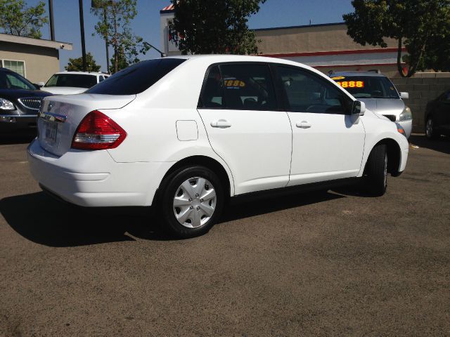 Nissan Versa 2011 photo 6