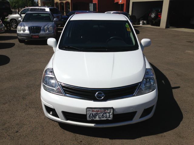 Nissan Versa 2011 photo 9