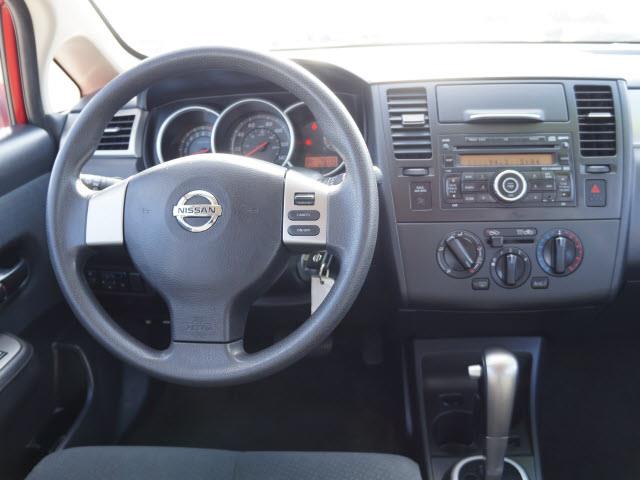 Nissan Versa 2011 photo 4