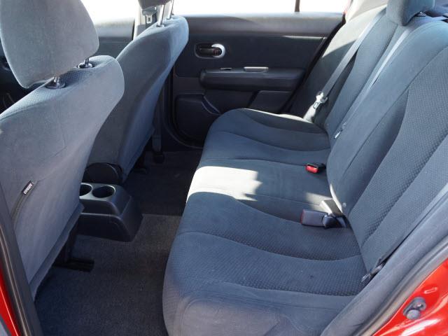 Nissan Versa 2011 photo 6