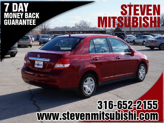 Nissan Versa 2011 photo 7