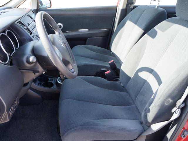 Nissan Versa 2011 photo 8