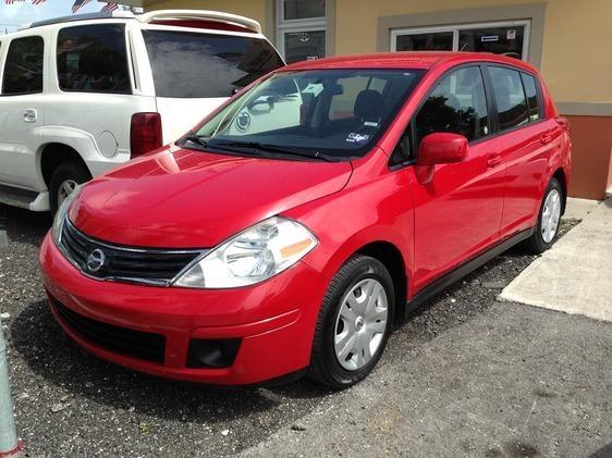 Nissan Versa 2011 photo 1