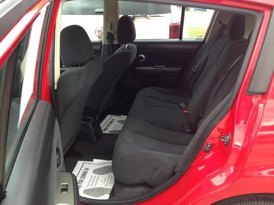 Nissan Versa 2011 photo 4