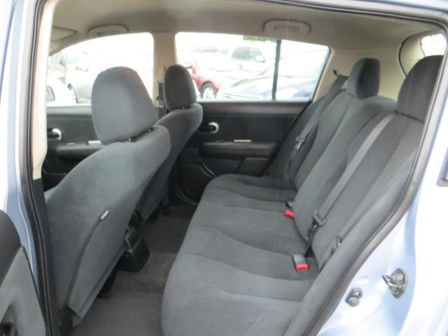 Nissan Versa 2011 photo 12