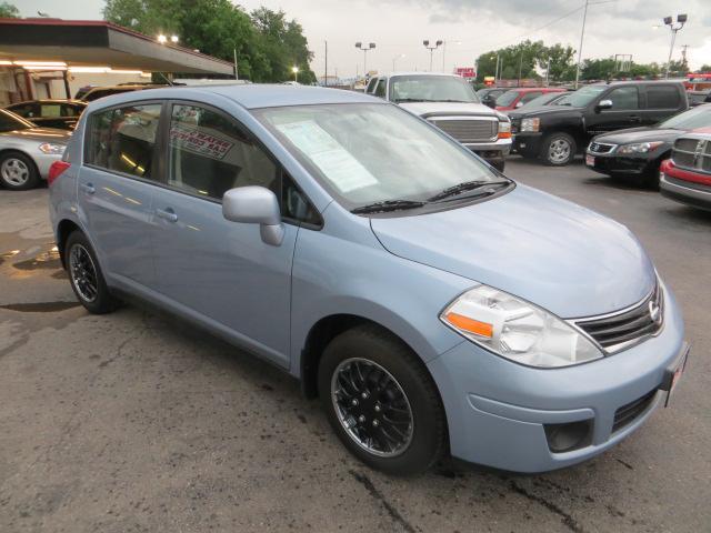 Nissan Versa 2011 photo 14