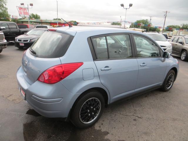 Nissan Versa 2011 photo 16