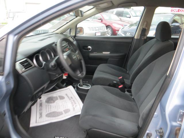 Nissan Versa 2011 photo 4