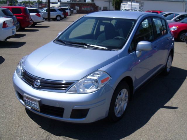 Nissan Versa 2011 photo 1