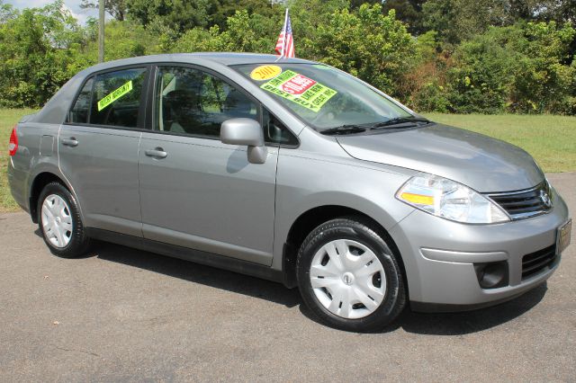 Nissan Versa 2011 photo 4