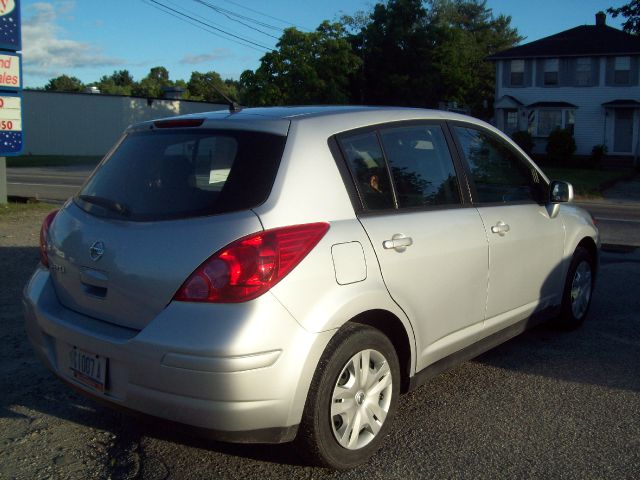 Nissan Versa 2011 photo 1