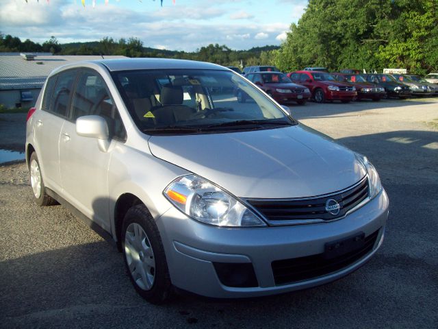 Nissan Versa 2011 photo 3