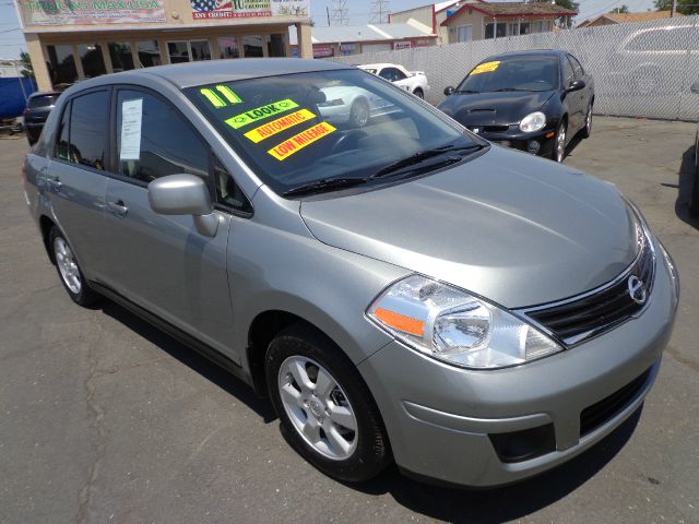 Nissan Versa 2011 photo 3