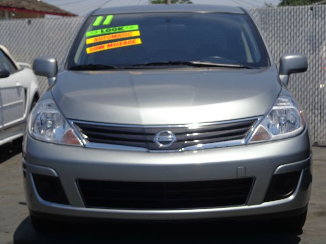 Nissan Versa 2011 photo 4