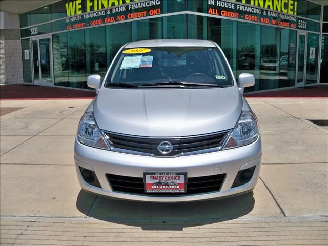 Nissan Versa 2011 photo 1