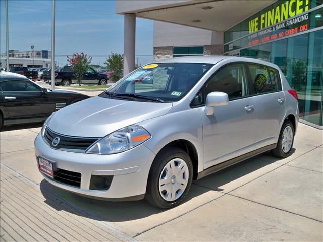 Nissan Versa 2011 photo 3