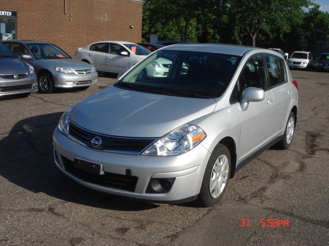 Nissan Versa 2011 photo 1