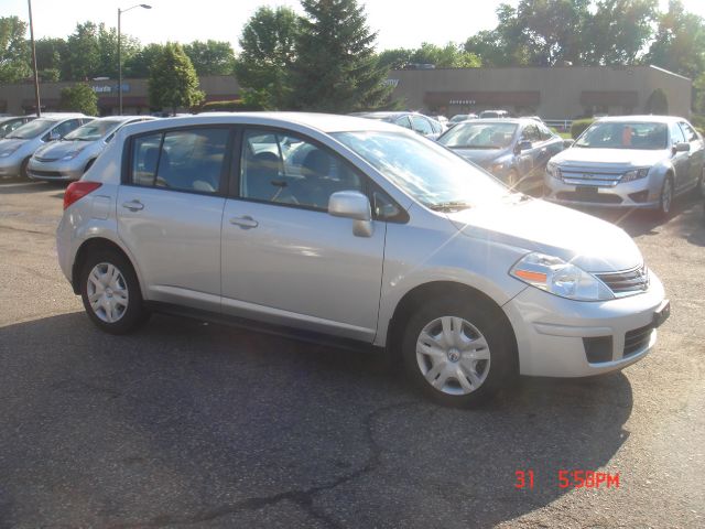 Nissan Versa 2011 photo 3