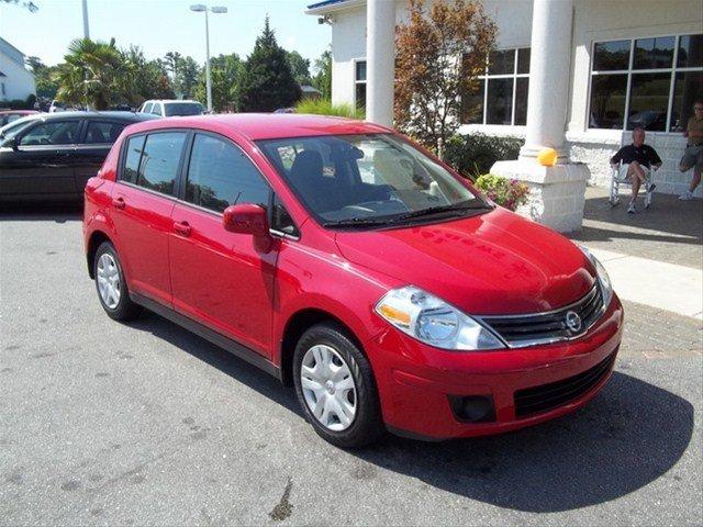 Nissan Versa Crew Cab Standard Box 2-wheel Drive SLE Hatchback