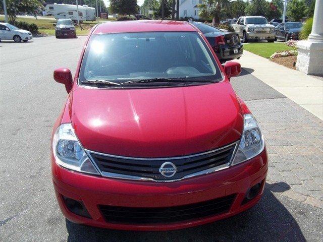 Nissan Versa 2011 photo 1