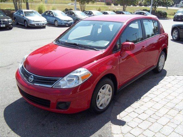 Nissan Versa 2011 photo 2