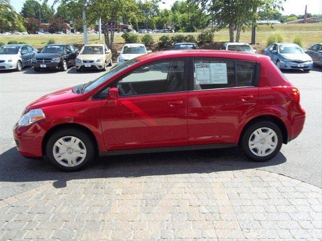 Nissan Versa 2011 photo 3