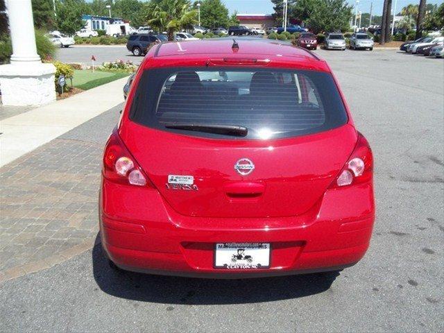 Nissan Versa 2011 photo 4