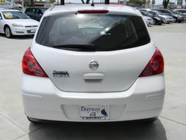 Nissan Versa 2011 photo 1