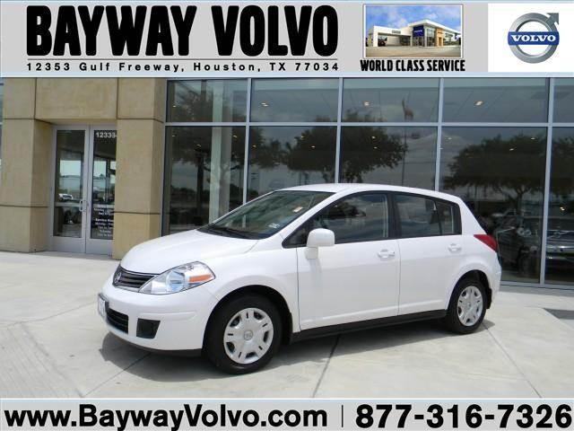 Nissan Versa 2011 photo 3