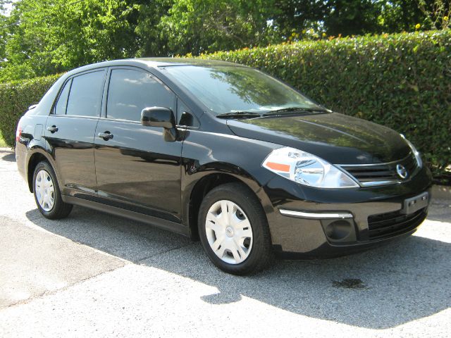 Nissan Versa 2011 photo 1