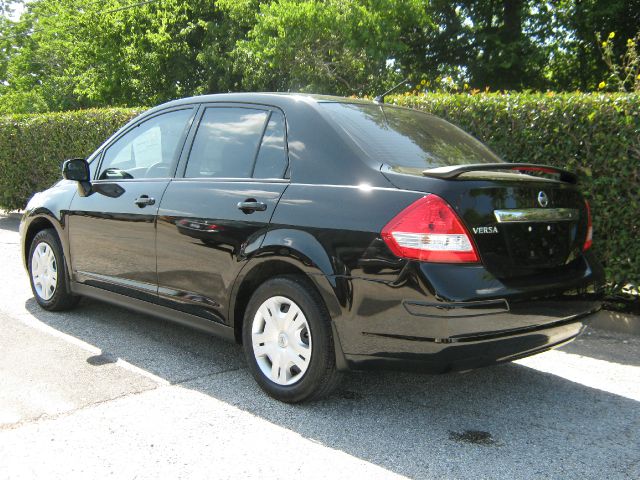 Nissan Versa 2011 photo 4