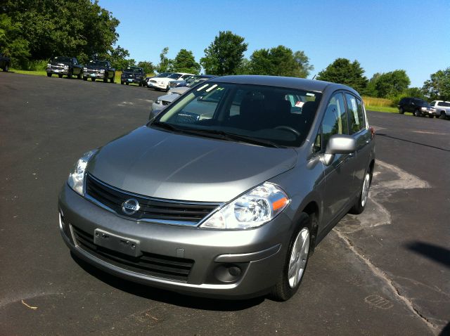 Nissan Versa 2011 photo 3