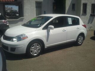 Nissan Versa 2011 photo 1