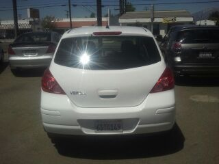 Nissan Versa 2011 photo 3