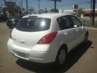 Nissan Versa 2011 photo 4