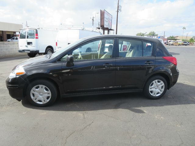 Nissan Versa 2011 photo 3