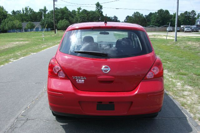 Nissan Versa 2011 photo 1