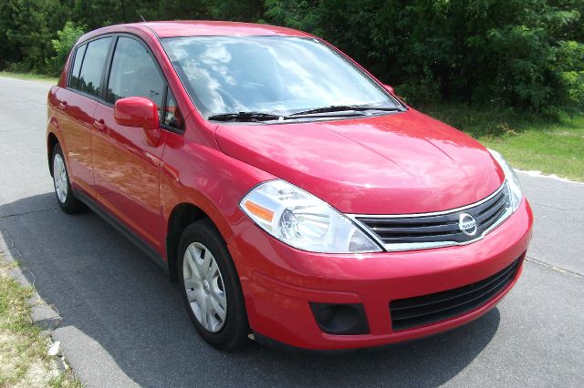 Nissan Versa 2011 photo 3