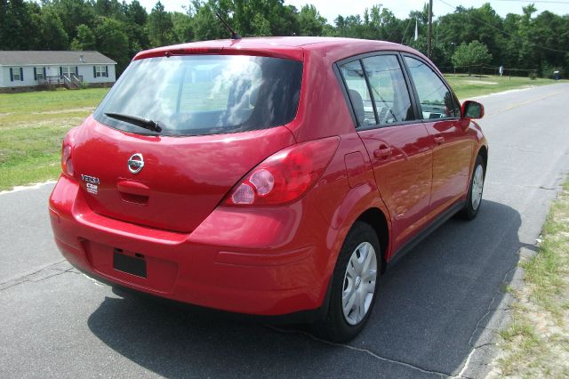 Nissan Versa 2011 photo 4