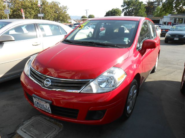 Nissan Versa 2011 photo 1