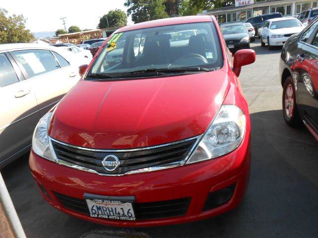 Nissan Versa 2011 photo 3