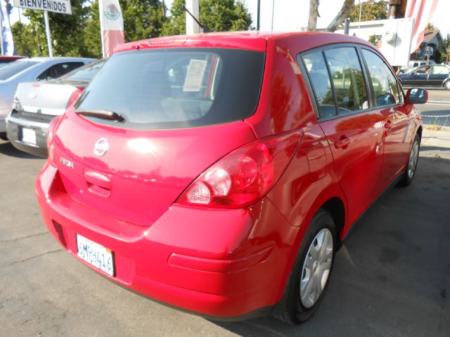 Nissan Versa 2011 photo 4