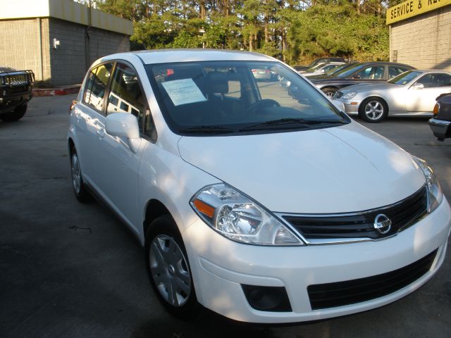 Nissan Versa 2011 photo 3