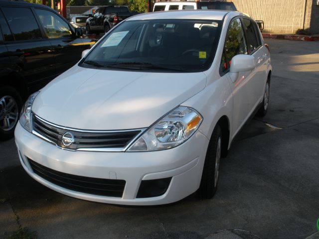 Nissan Versa 2011 photo 4